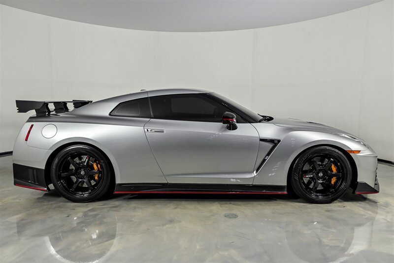 Used 2017 Nissan GT-R NISMO AWD/4WD image 26