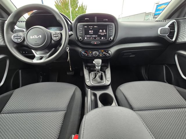 Certified 2025 Kia Soul LX w/ LX Technology Package FWD image 20