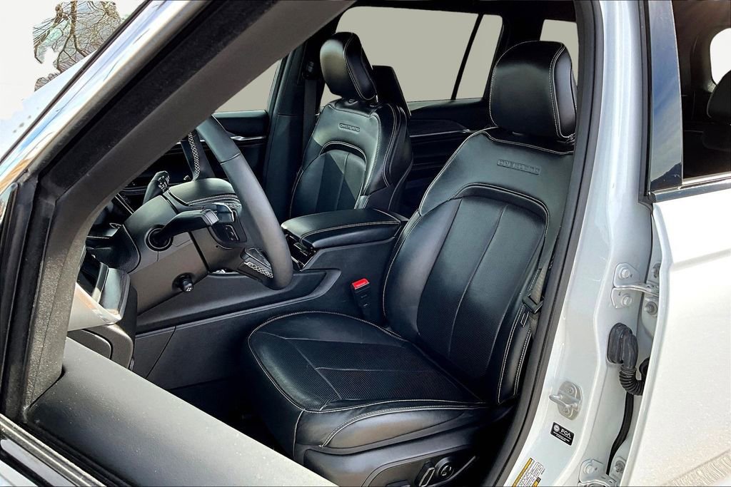 Used 2023 Jeep Grand Cherokee L Overland w/ Rear Seat Video Group I image 27