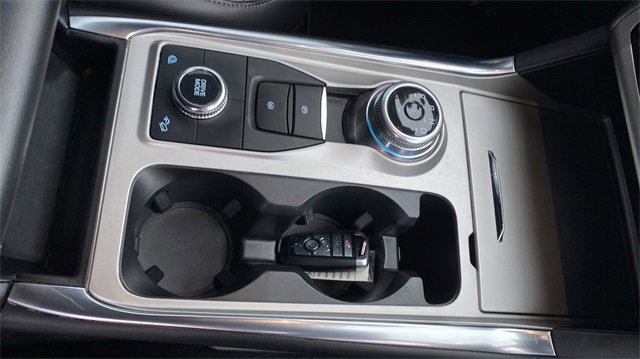 Used 2022 Ford Explorer XLT w/ Equipment Group 202A image 14