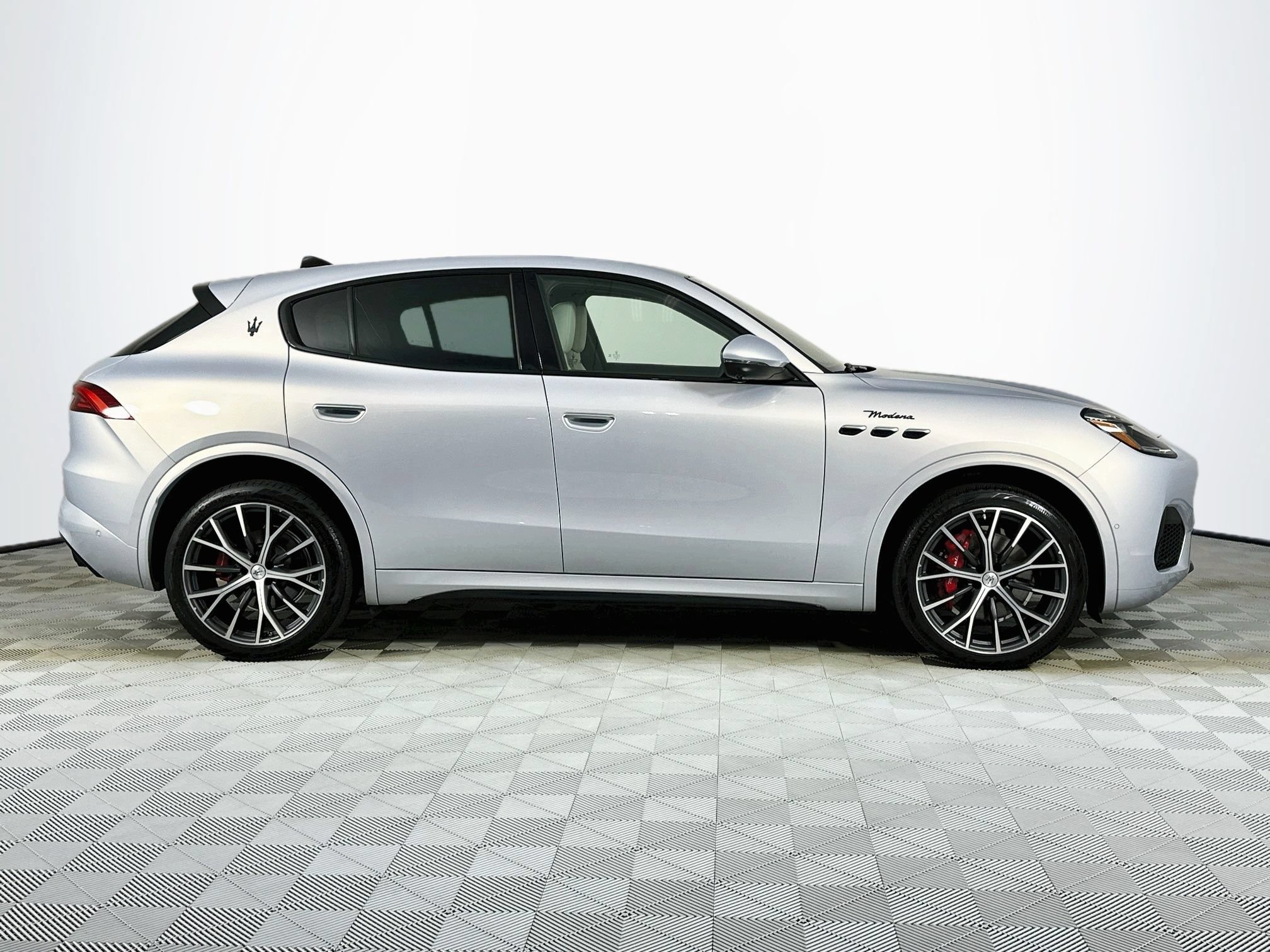 Used 2023 Maserati Grecale Modena AWD/4WD image 4