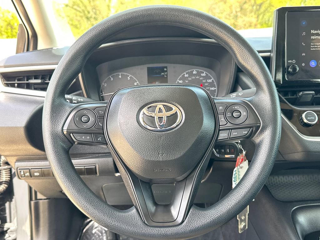 Used 2025 Toyota Corolla LE image 26