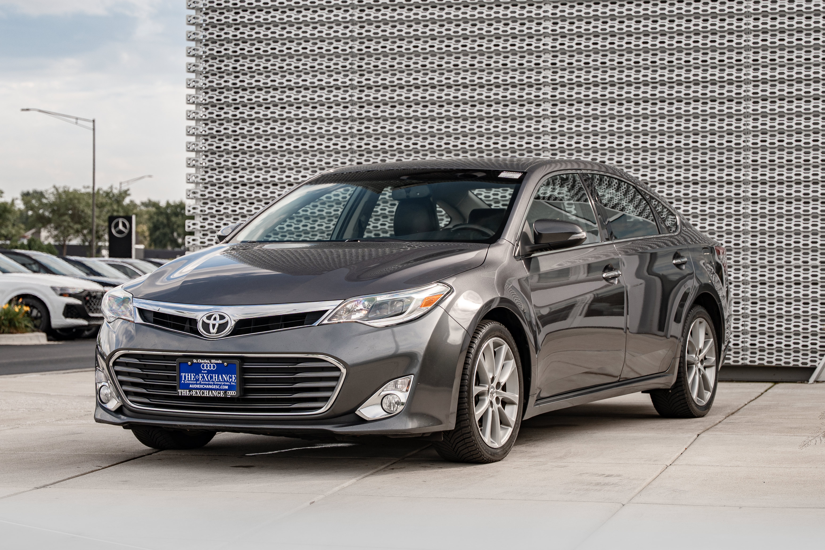 Used 2015 Toyota Avalon XLE Touring FWD image 7