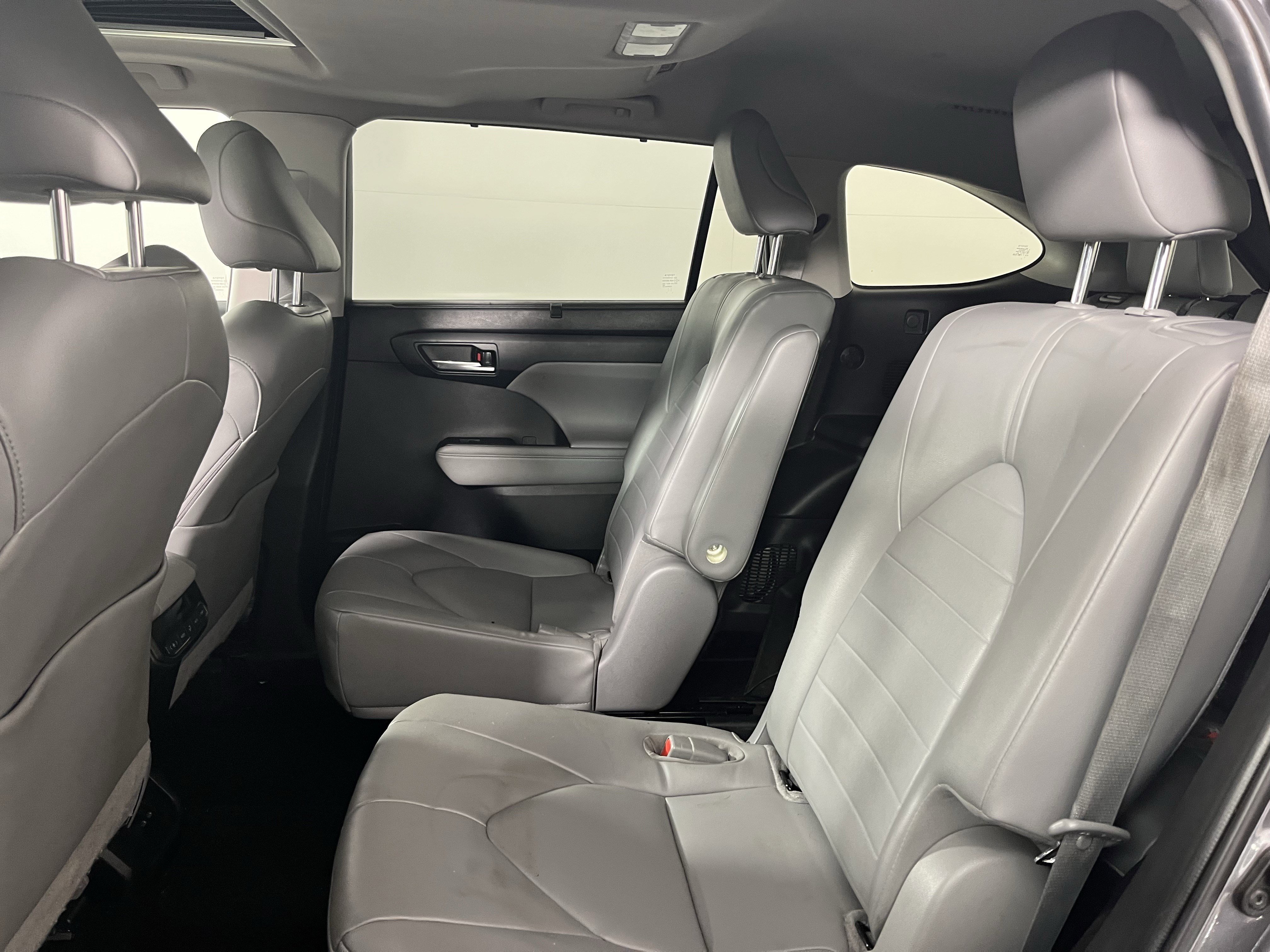 Used 2023 Toyota Highlander XLE image 15