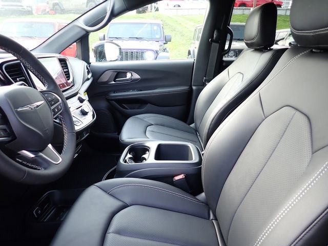 New 2026 Chrysler Pacifica Select image 12