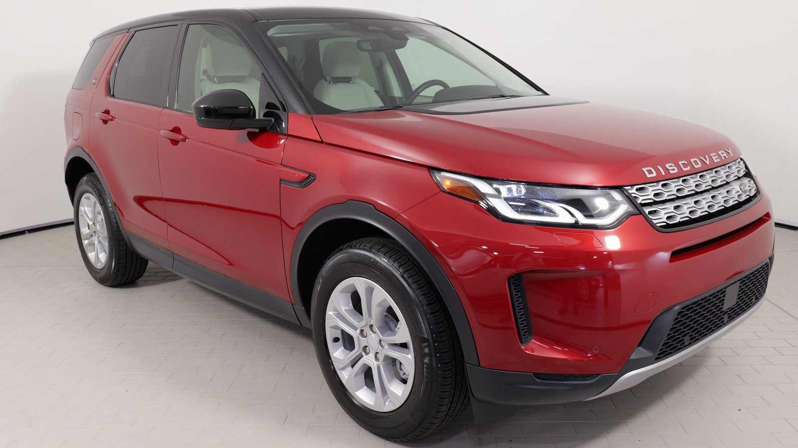 Used 2023 Land Rover Discovery Sport S image 19