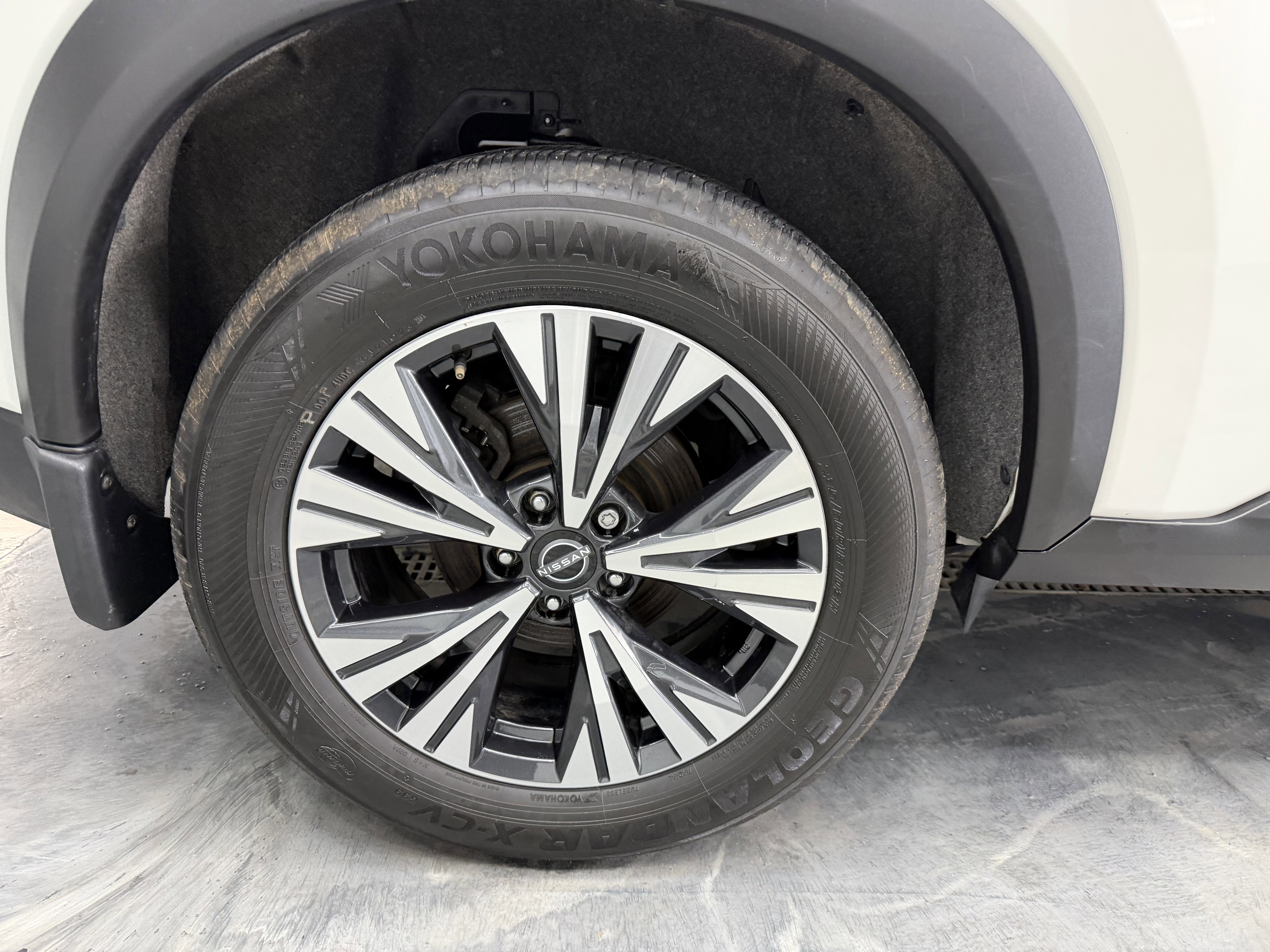 Used 2023 Nissan Rogue SV image 30