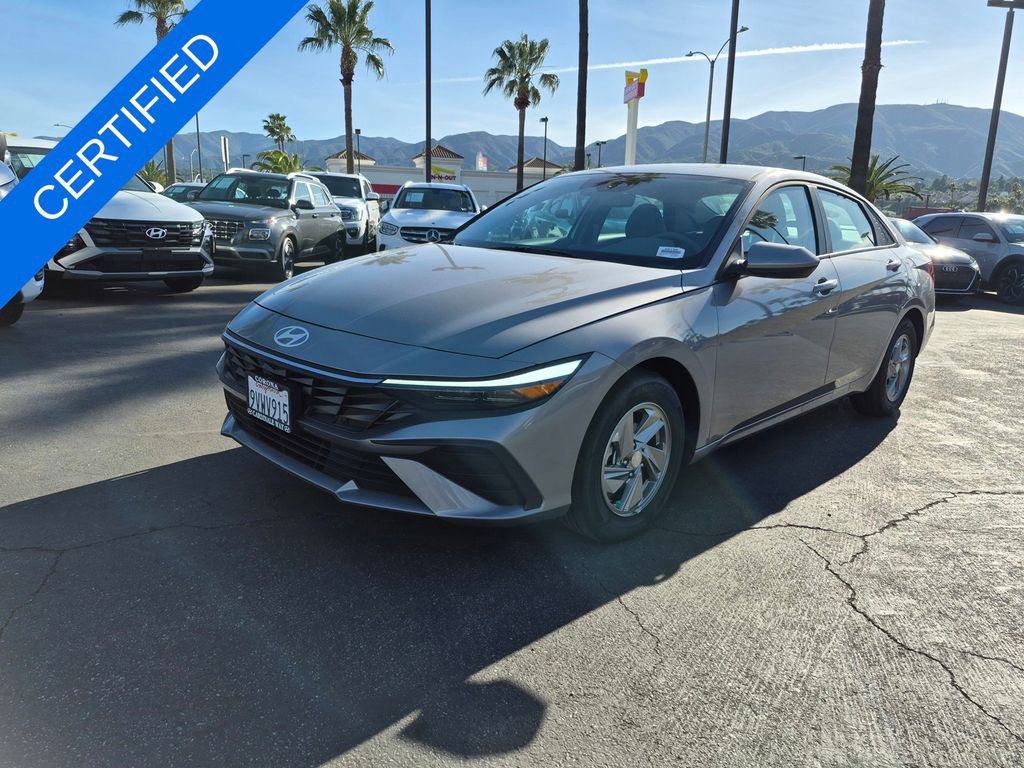 Used 2025 Hyundai Elantra SE image 3