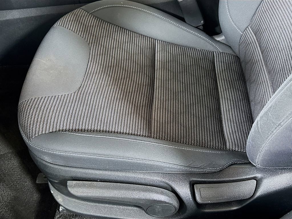 Used 2020 Kia Niro LXS image 19