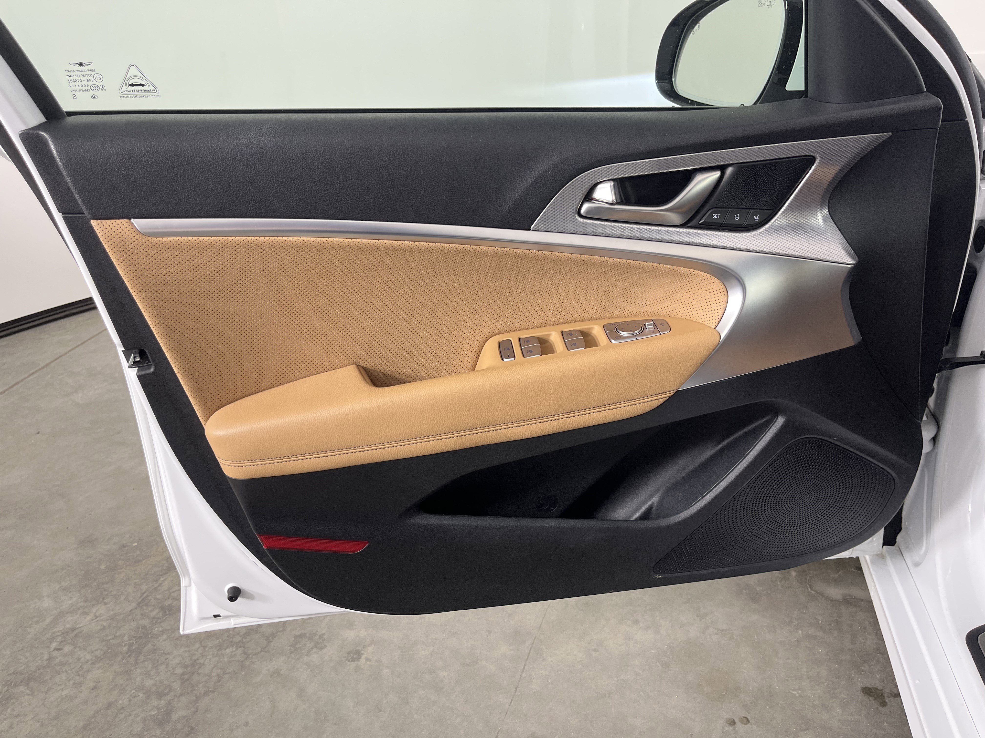 Used 2022 Genesis G70 3.3T image 17