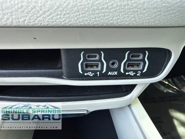 Used 2023 Chrysler Pacifica Touring-L FWD image 37