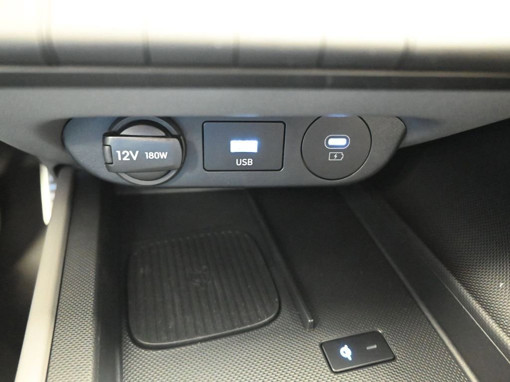 Used 2025 Hyundai Elantra Sport image 23