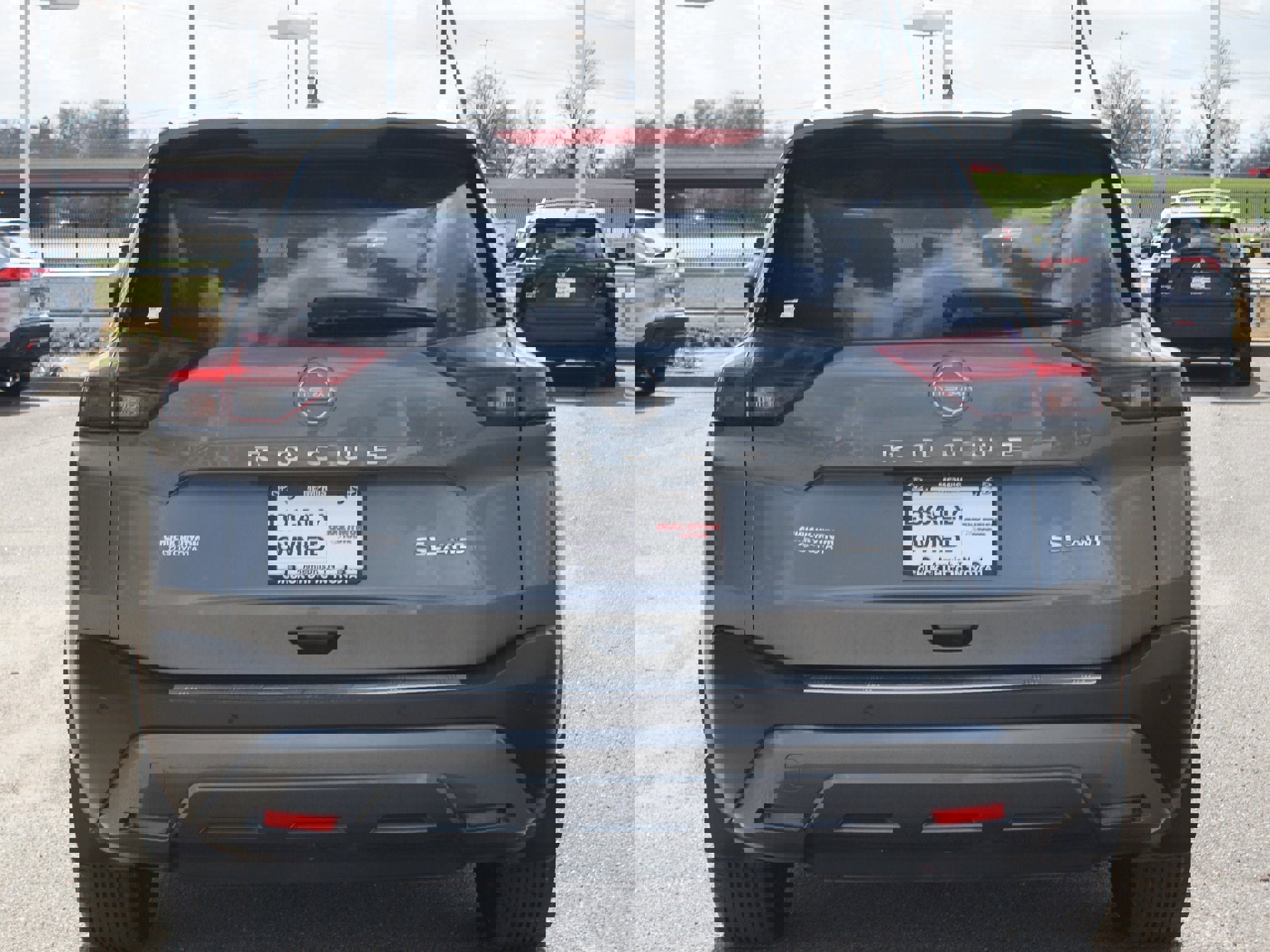 Used 2023 Nissan Rogue SL w/ SL Premium Package image 3