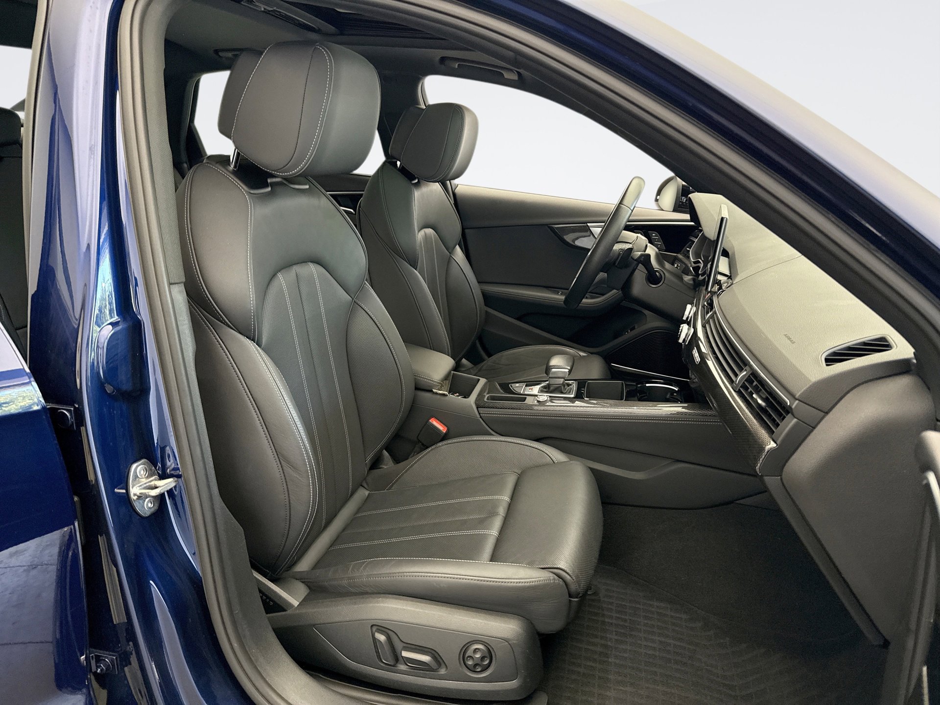 Used 2022 Audi S4 Premium Plus w/ Premium Plus Package image 16