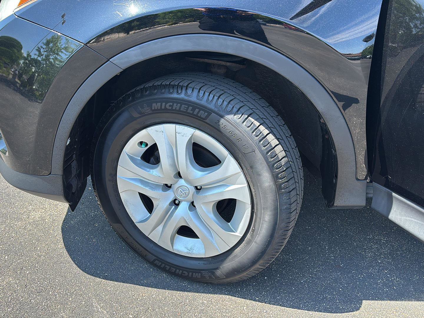 Used 2015 Toyota RAV4 LE FWD image 5