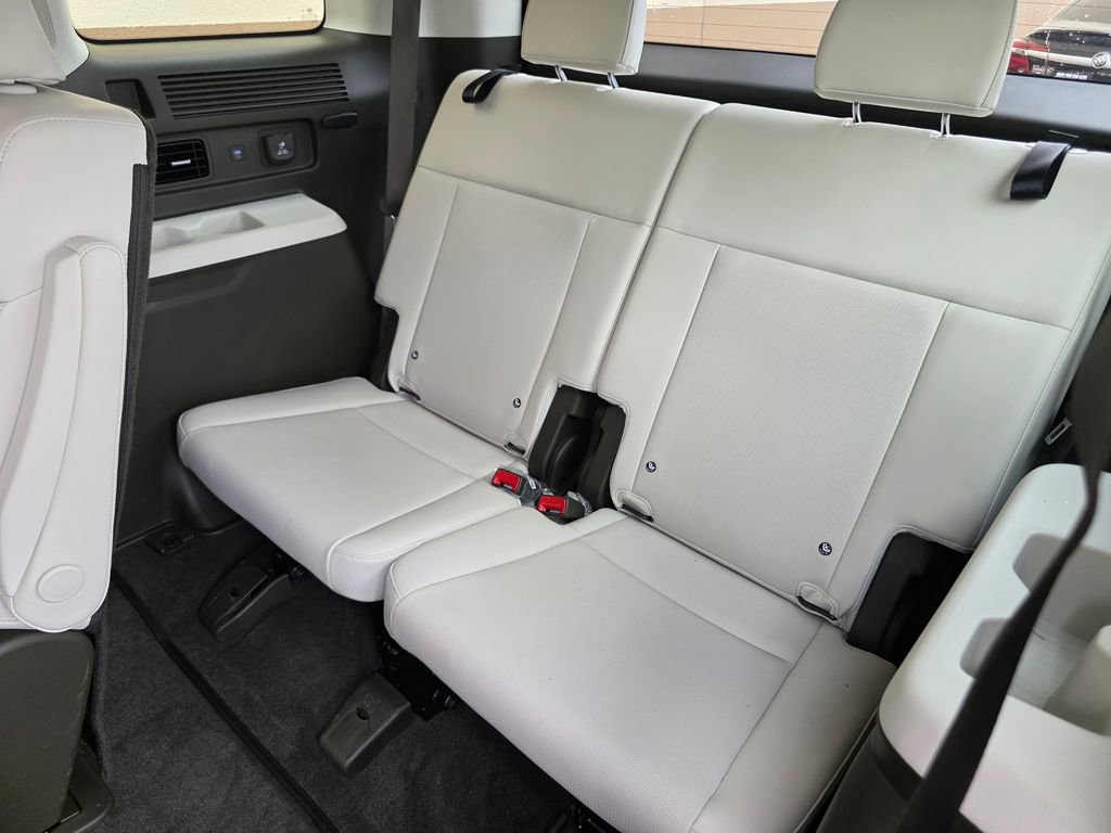 Used 2025 Hyundai Santa Fe Calligraphy image 16