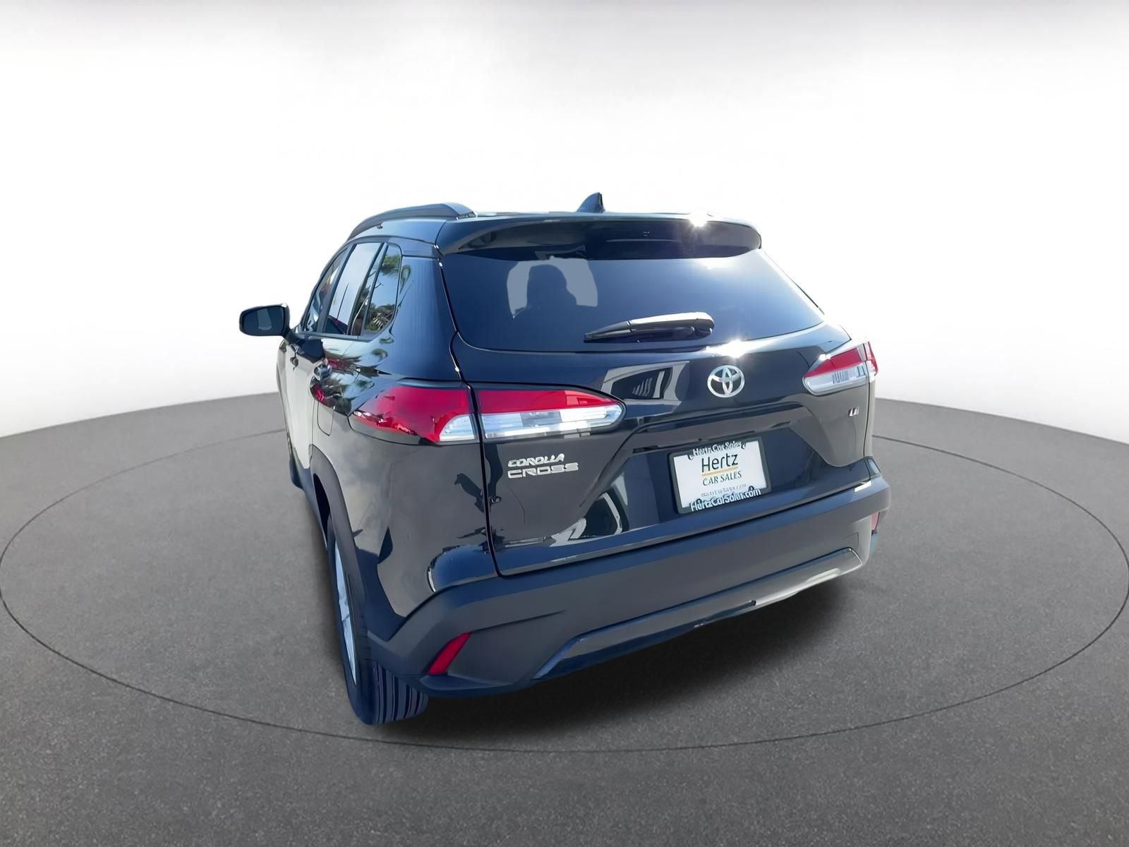 Used 2025 Toyota Corolla Cross LE image 11