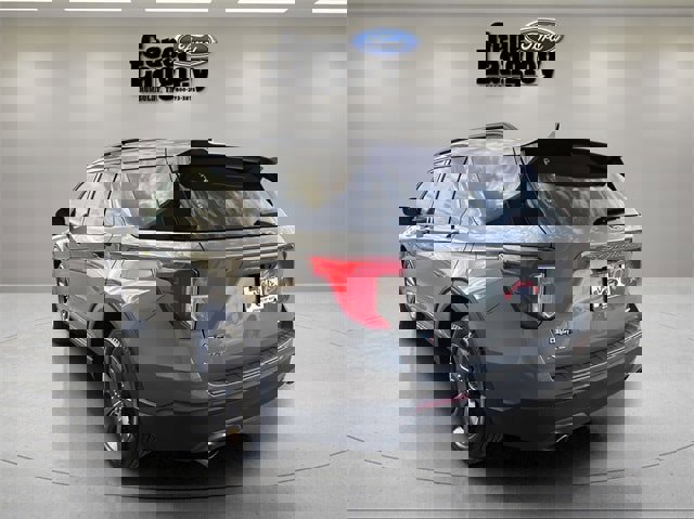 Used 2022 Ford Explorer XLT w/ Equipment Group 202A image 5