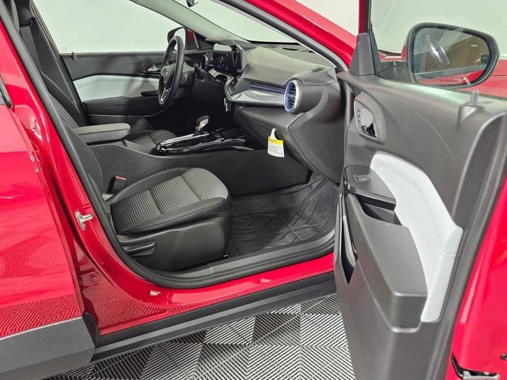 New 2026 Chevrolet Trax LT w/ Driver Confidence Package FWD image 14