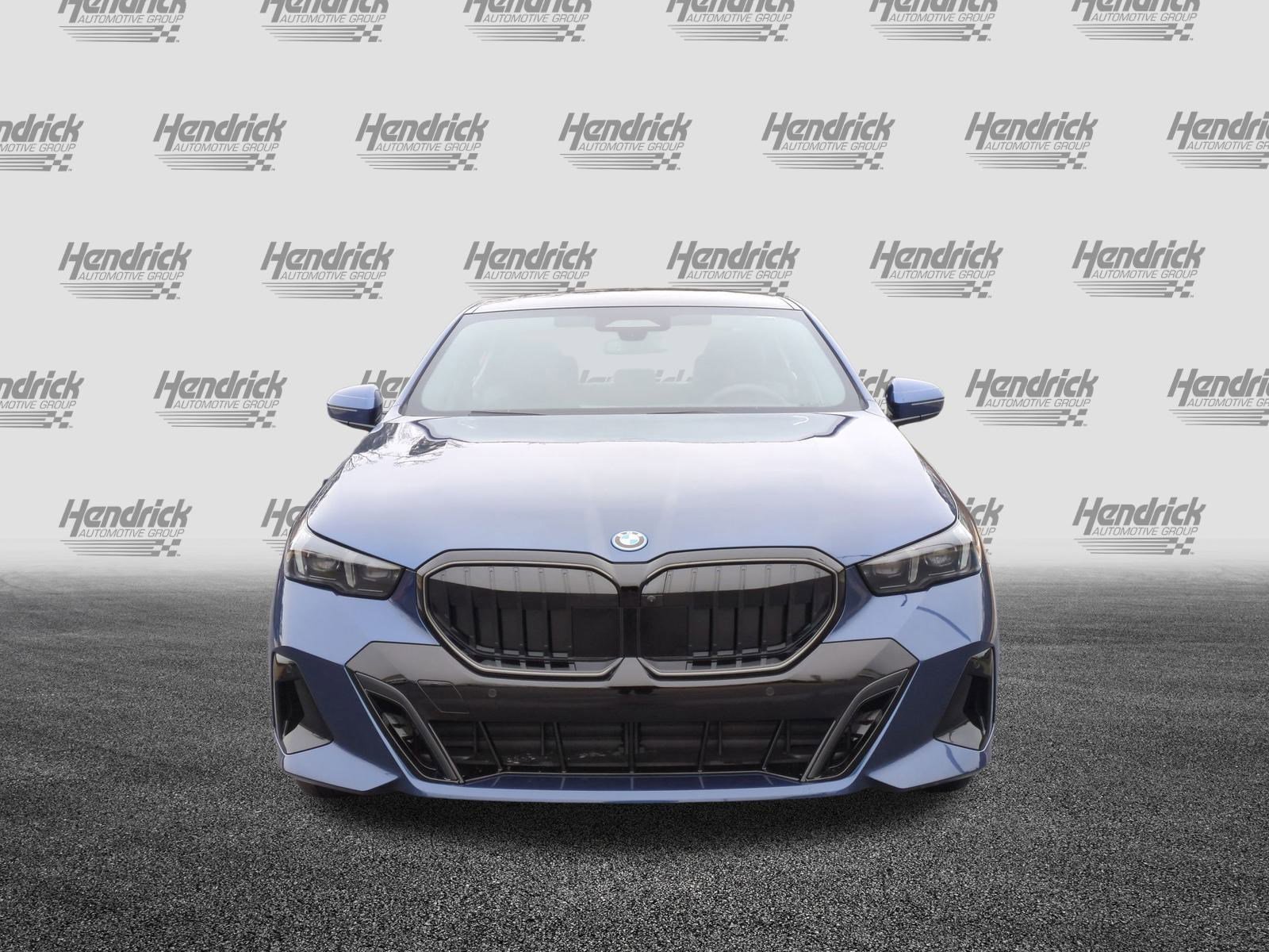 New 2026 BMW 550e xDrive image 3