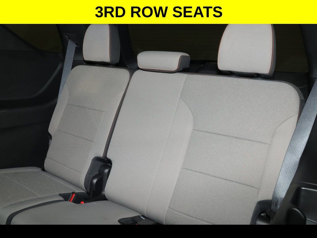 Used 2025 Chevrolet Traverse LT FWD image 10
