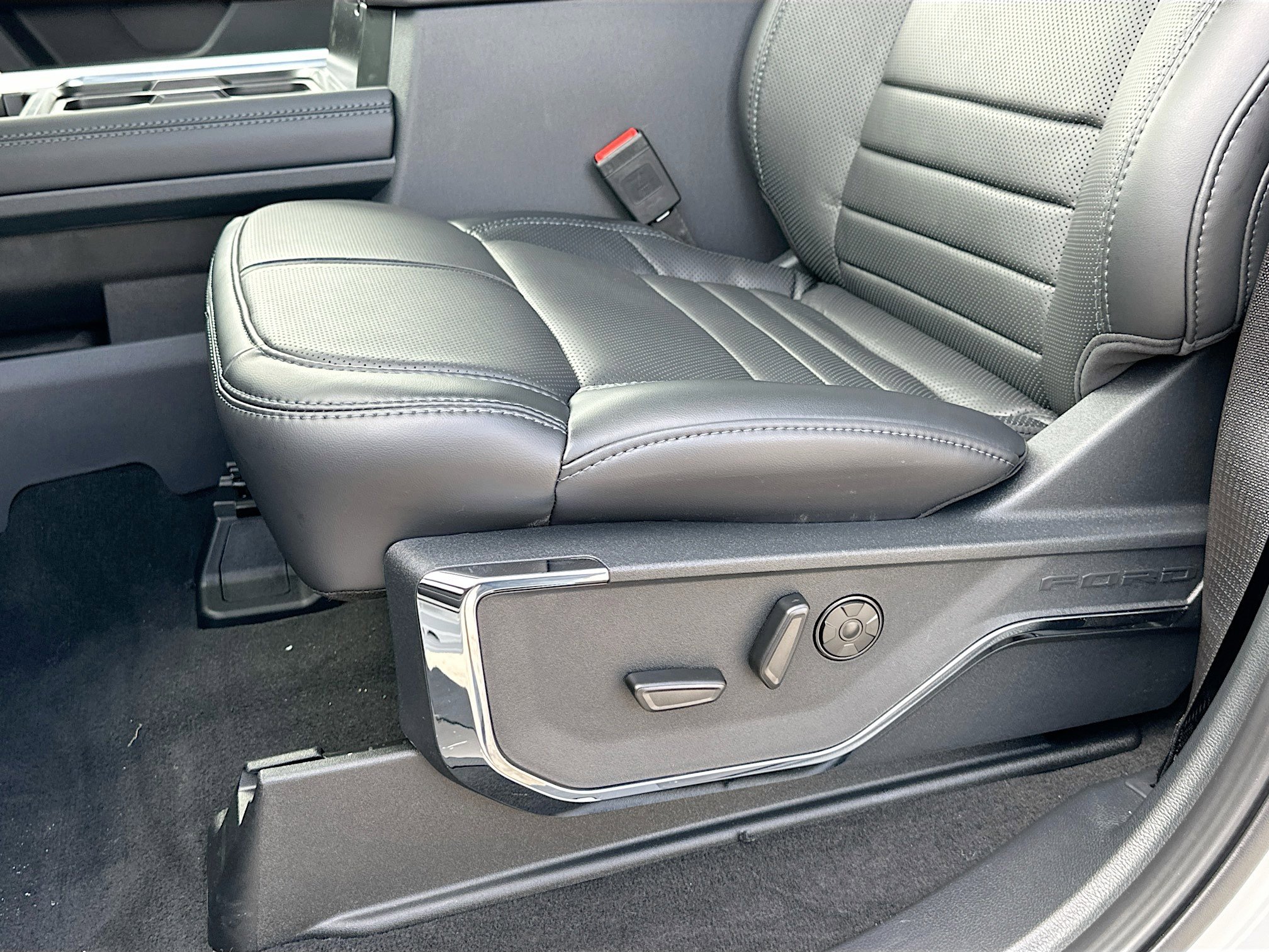 New 2026 Ford F250 Platinum image 14