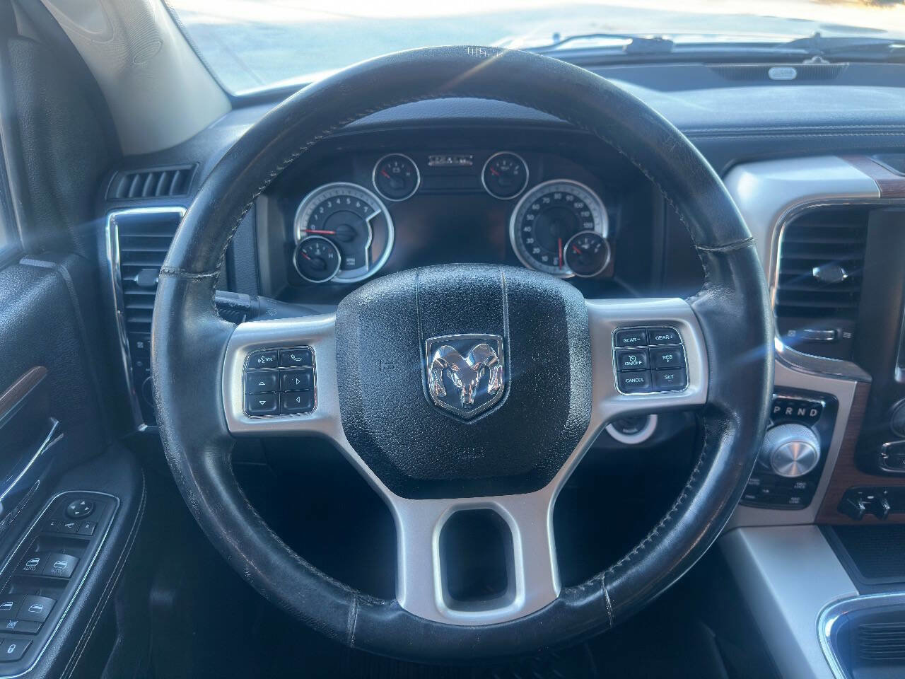 Used 2015 RAM 1500 Laramie image 24