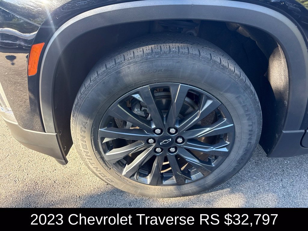 Used 2023 Chevrolet Traverse RS w/ LPO, Floor Liner Package AWD/4WD image 9