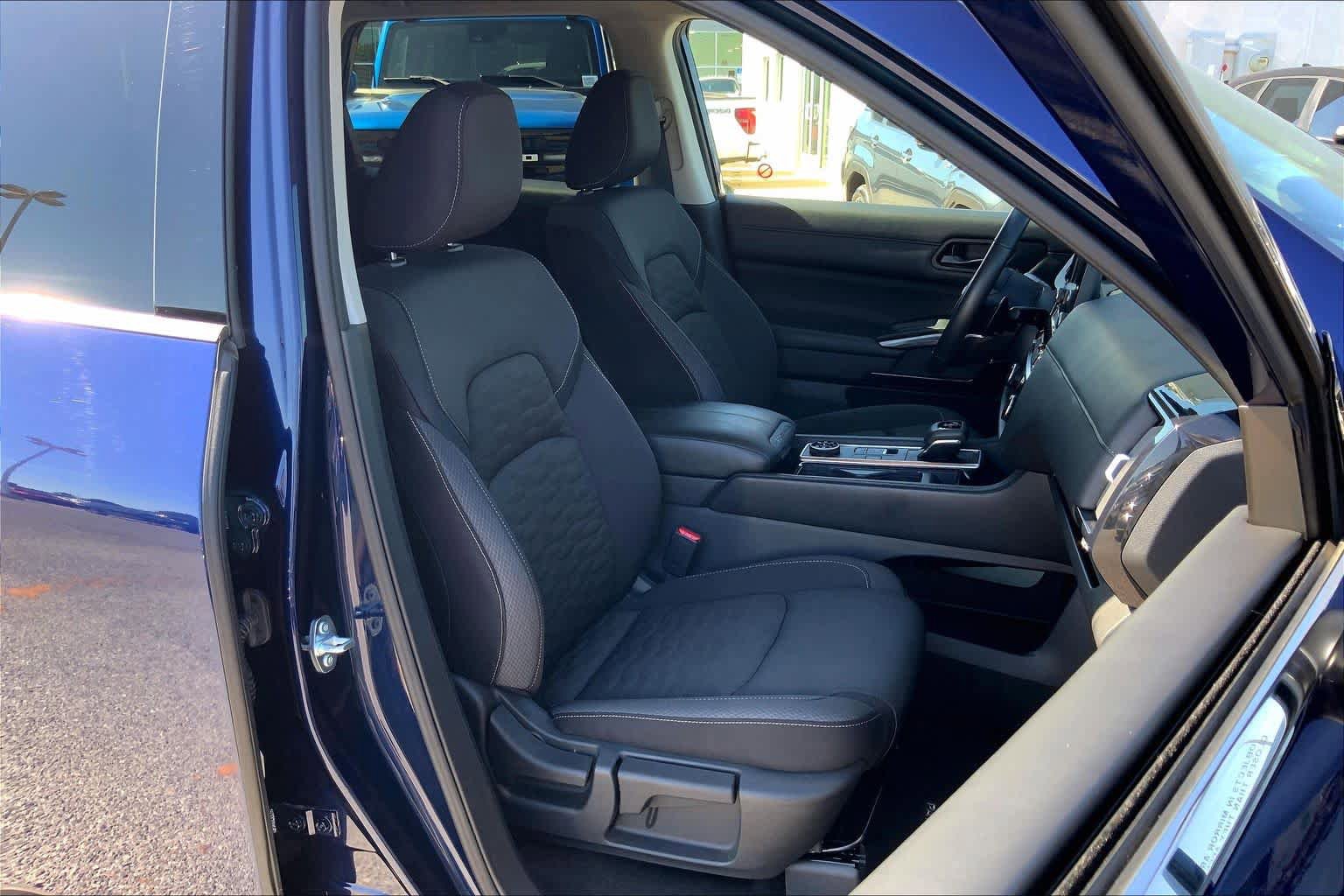 Used 2025 Nissan Pathfinder SV AWD/4WD image 9