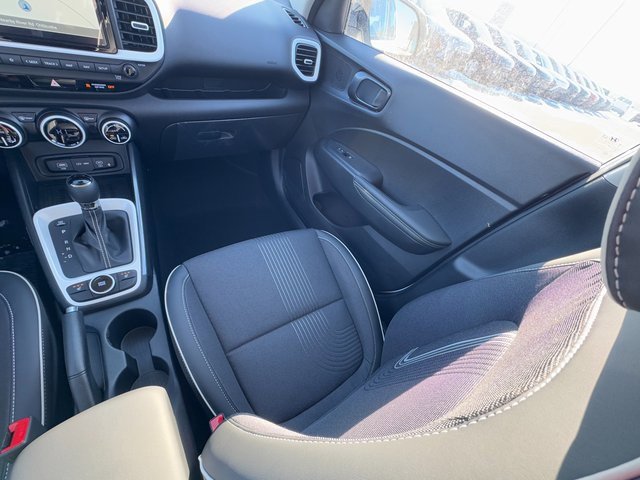 New 2025 Hyundai Venue Limited image 14