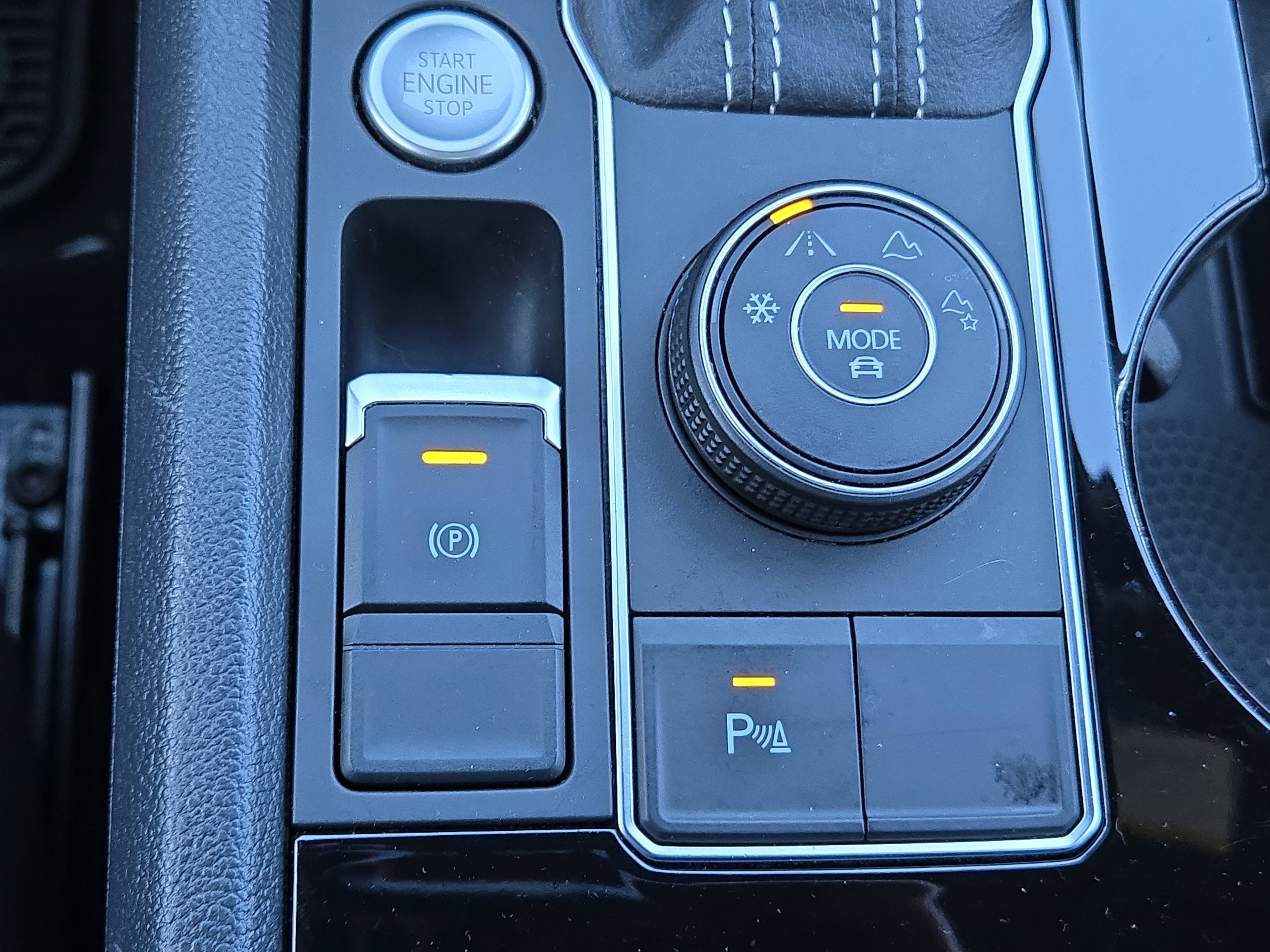 Used 2023 Volkswagen Atlas Cross Sport SEL R-Line image 31