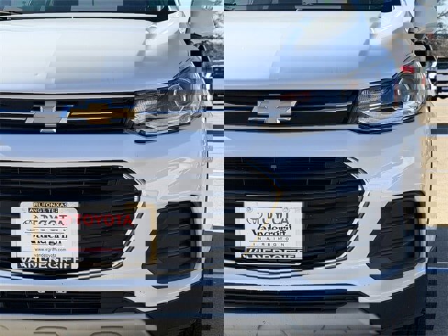 Used 2022 Chevrolet Trax LT w/ LT Convenience Package image 8