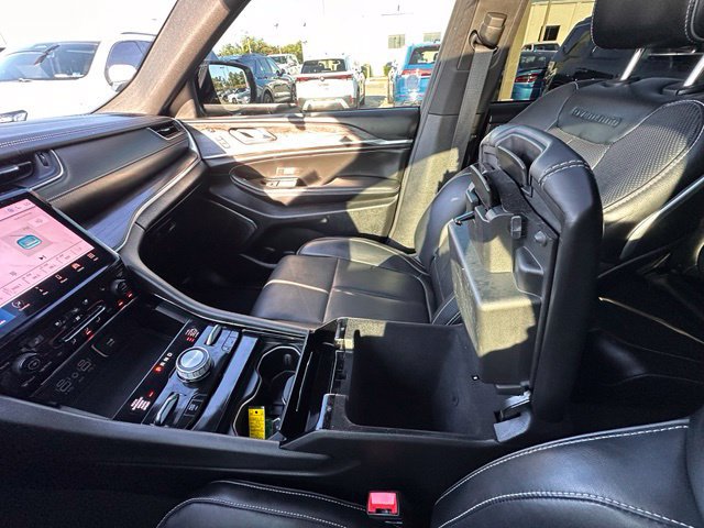Used 2023 Jeep Grand Cherokee L Overland w/ Luxury Tech Group IV AWD/4WD image 26