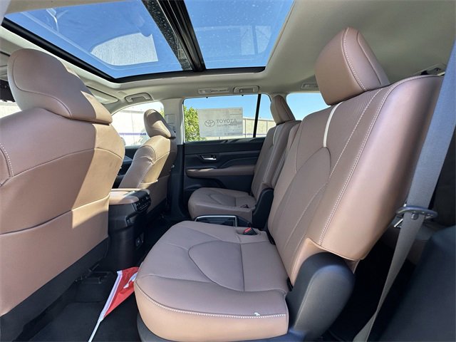 New 2026 Toyota Grand Highlander Platinum image 27