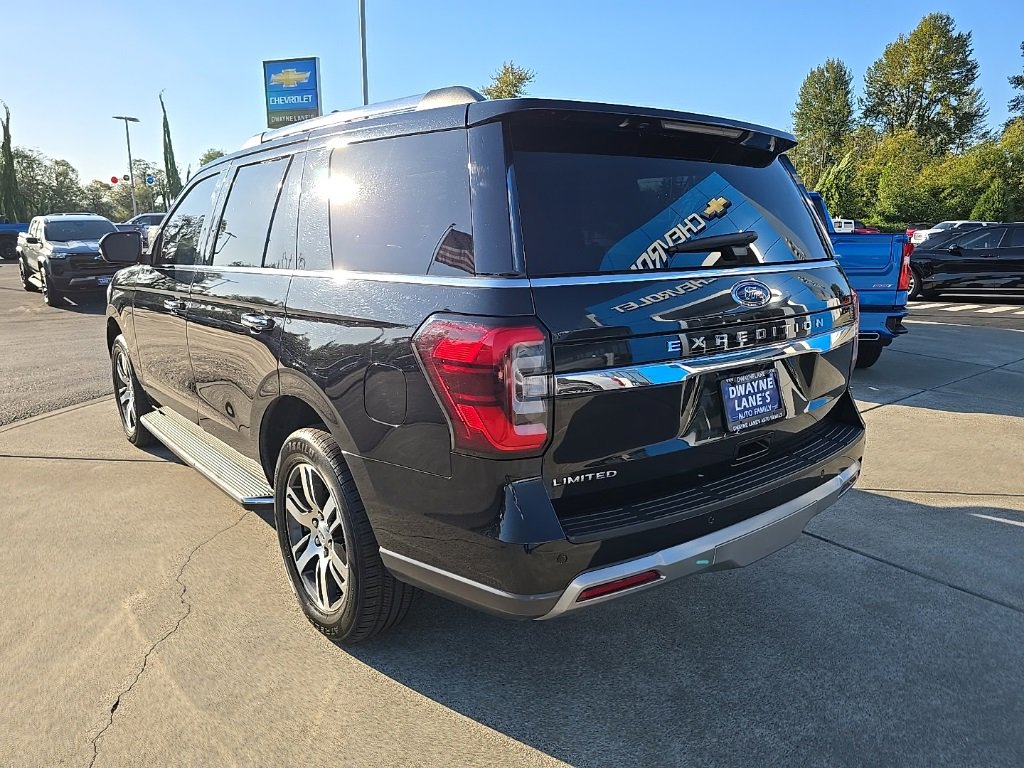 Used 2023 Ford Expedition Limited image 3