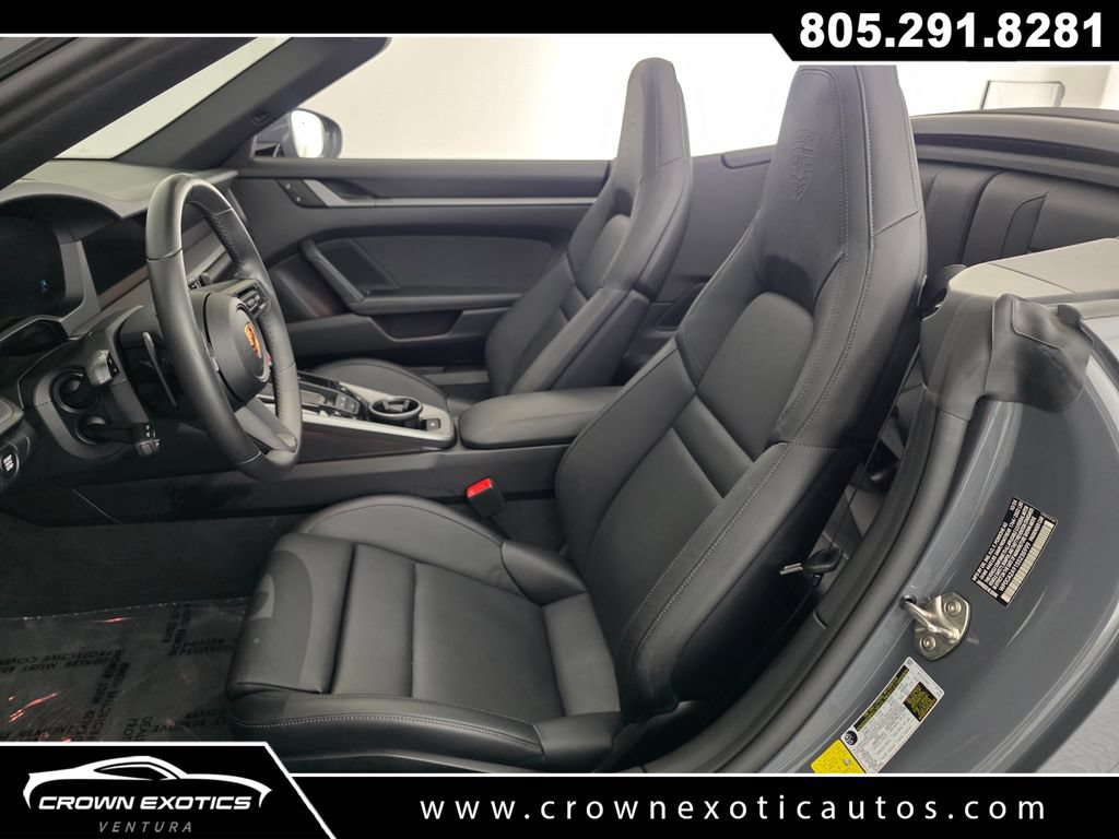 Used 2025 Porsche 911 Carrera w/ Premium Package RWD image 30
