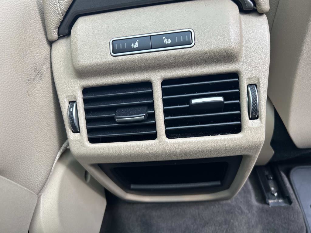 Used 2019 Land Rover Range Rover Evoque SE Premium image 16