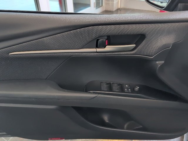 Used 2025 Toyota Camry SE image 17