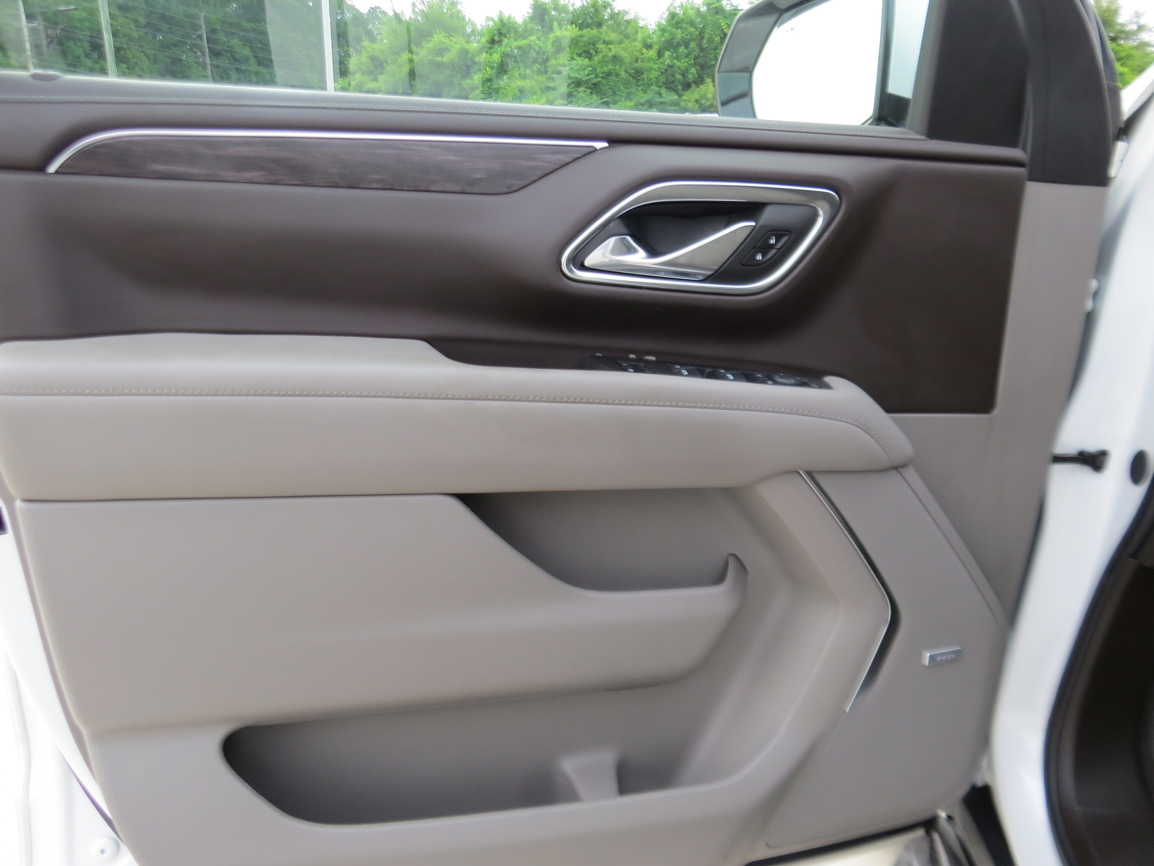 Used 2024 Chevrolet Tahoe LT w/ Luxury Package AWD/4WD image 18