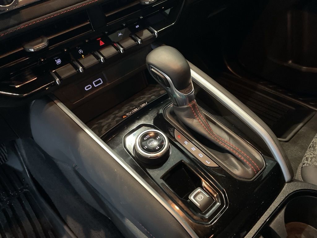 Used 2024 Chevrolet Colorado Z71 w/ Z71 Convenience Package 2 image 10