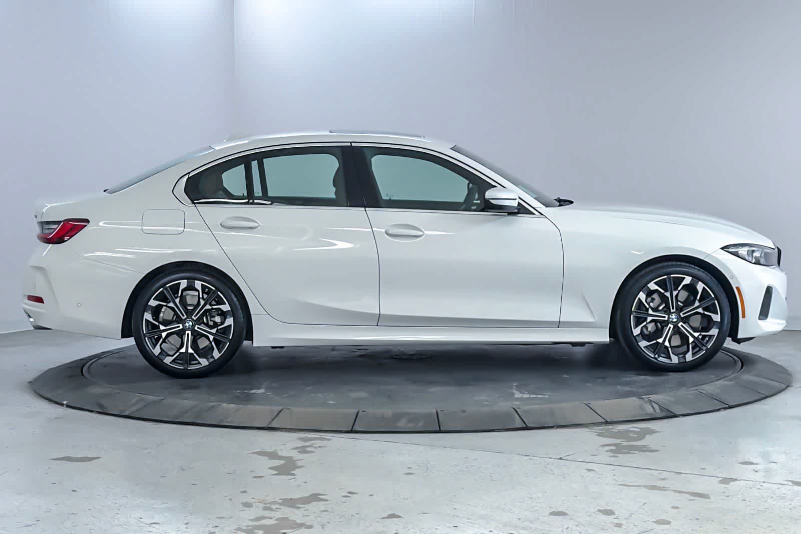 Used 2026 BMW 330i Sedan w/ Premium Package RWD image 8