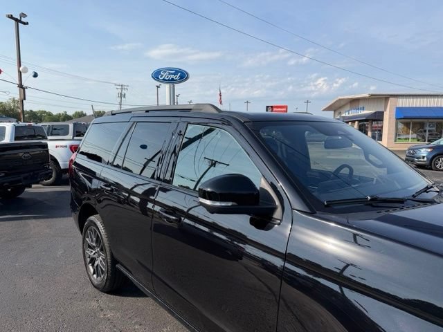 Used 2025 Ford Expedition Platinum w/ Stealth Performance Package AWD/4WD image 8