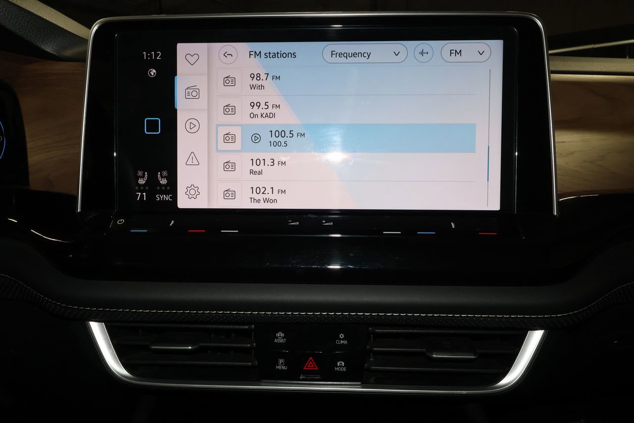 Used 2025 Volkswagen Atlas SE FWD image 12