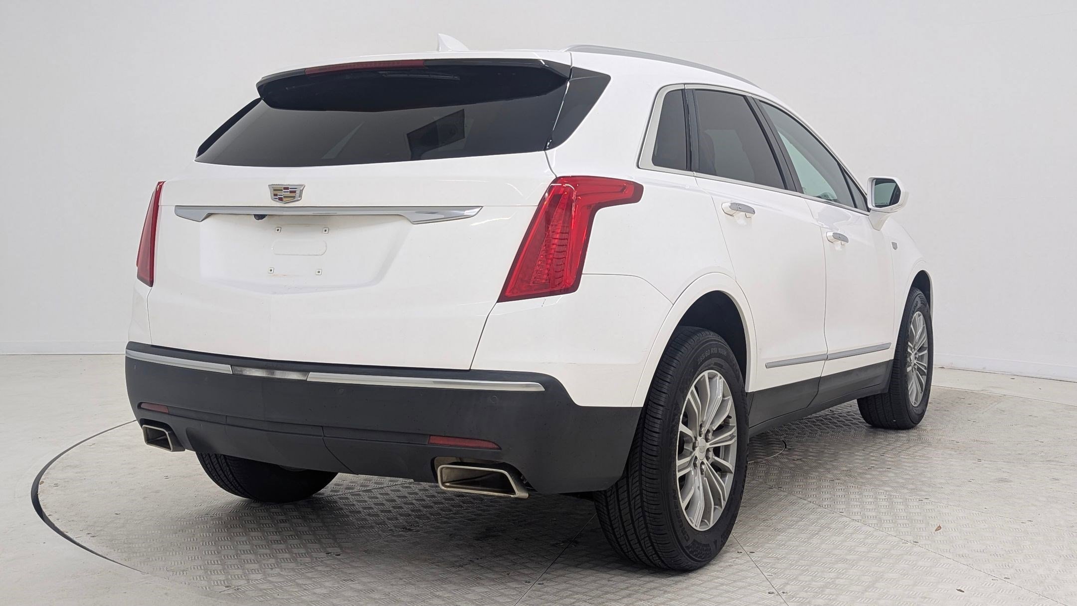 Used 2017 Cadillac XT5 Luxury w/ Driver Awareness Package image 8