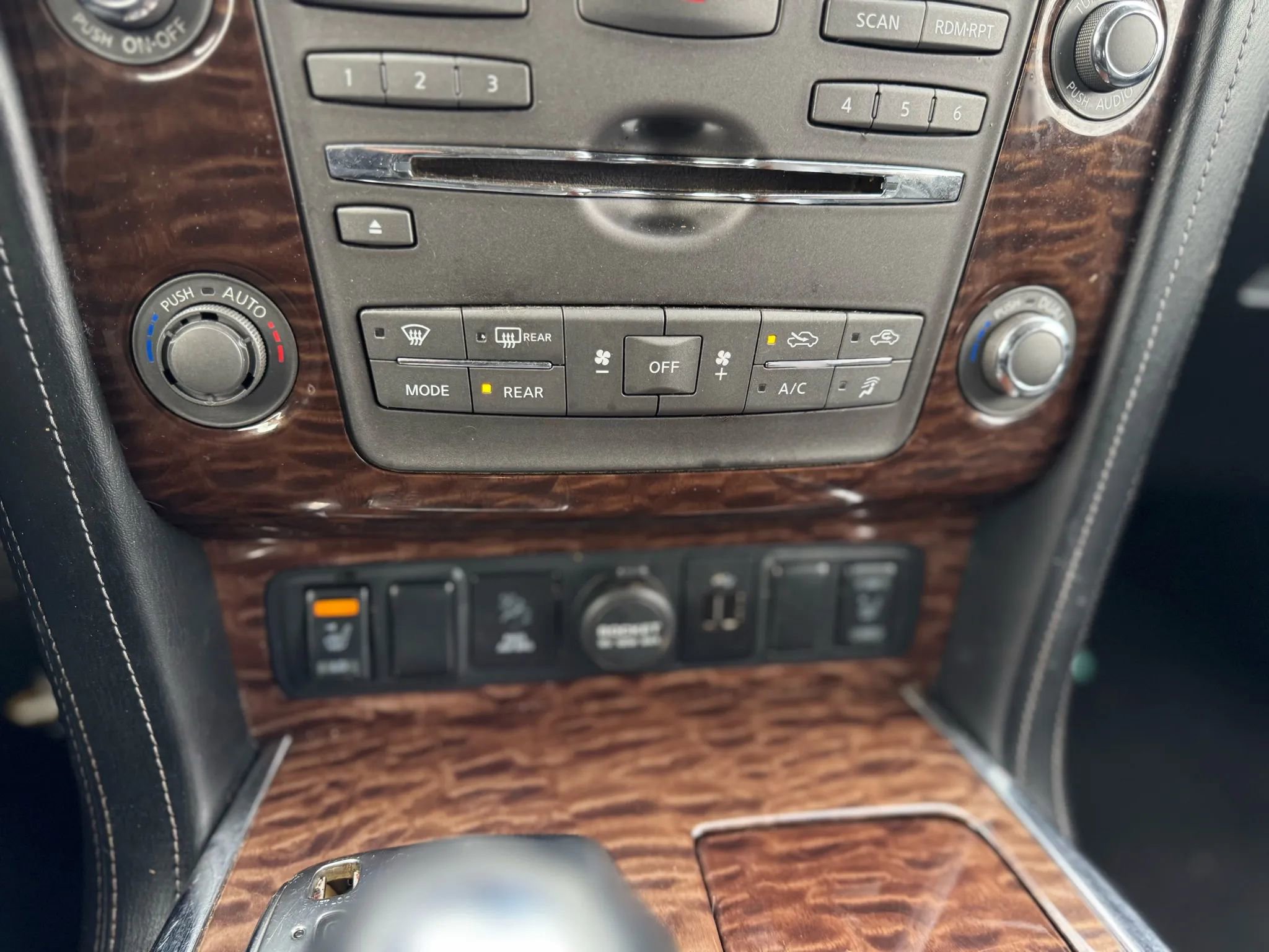 Used 2018 Nissan Armada SL w/ Premium Package image 19