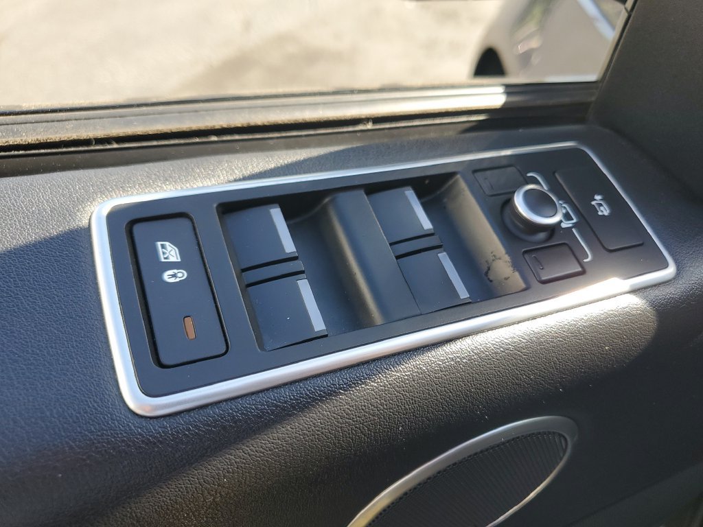 Used 2017 Land Rover Range Rover HSE AWD/4WD image 27