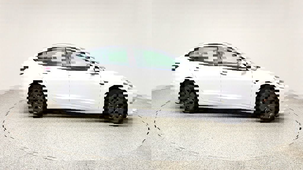 Used 2023 Tesla Model 3 Standard Range image 4