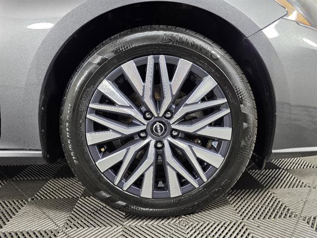 Used 2024 Nissan Altima 2.5 SV FWD image 12