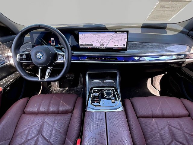 Used 2025 BMW 750e xDrive w/ Premium Package AWD/4WD image 9