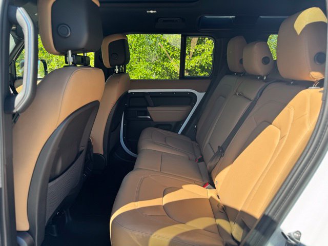 New 2026 Land Rover Defender 110 X-Dynamic SE AWD/4WD image 14